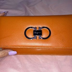 Feragamo women’s wallet